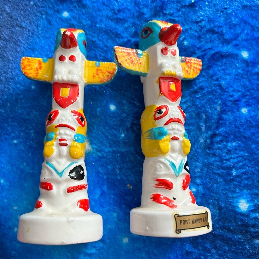 4/$100 Colorful Totem Post salt and pepper shaker set